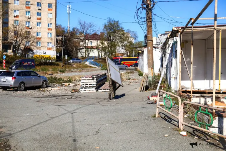 На Юмашева во Владивостоке начали сносить старые объекты под КРТ