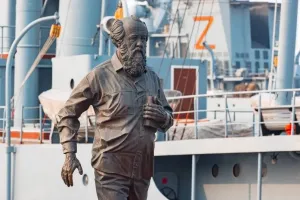 Памятник Солженицыну демонтировали во Владивостоке