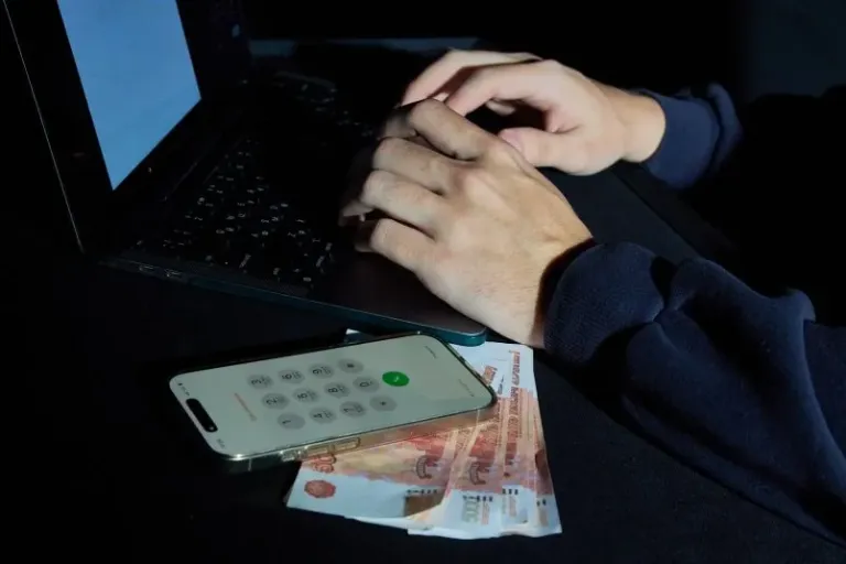 Лжесиловики обманули пенсионерку из Уссурийска на 2,7 млн рублей