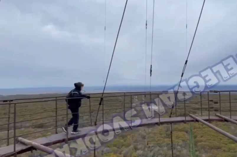 Подростки забрались на 260-метровую радиовышку ради видео
