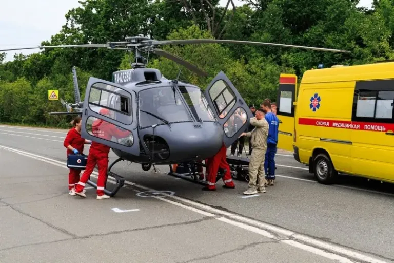 Санитарная авиация эвакуировала из Дальнегорска двух пациентов с инфарктами