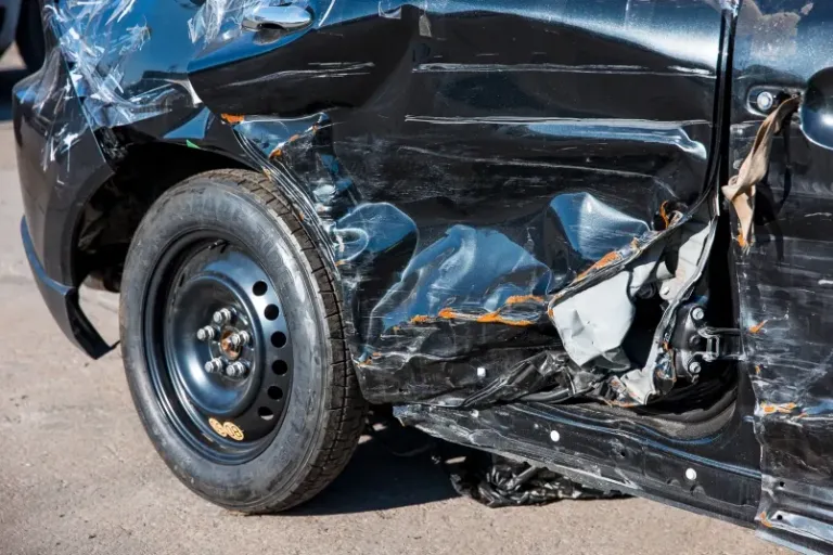 Под Находкой в ДТП погиб водитель Toyota Harrier