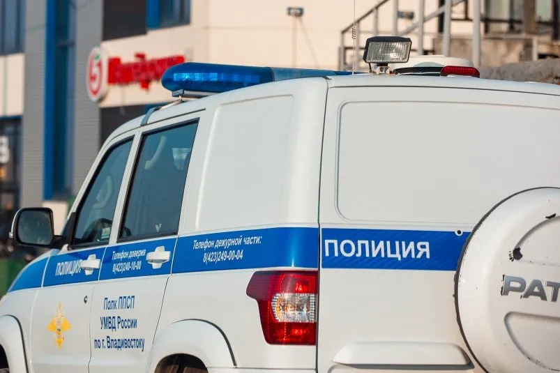 Во Владивостоке неизвестный порезал колёса трём автомобилям